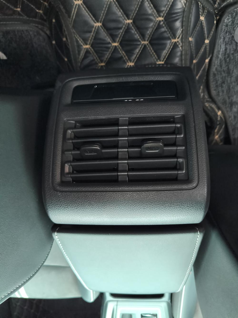 Volkswagen Golf 2023 car image #13