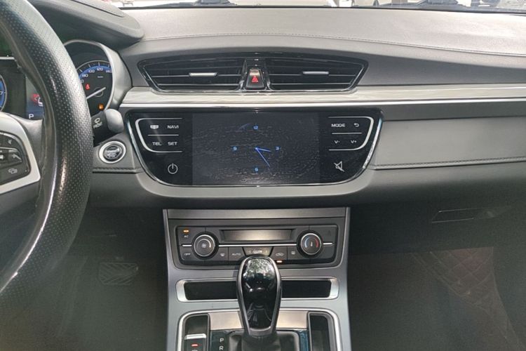 GEELY Emgrand 2019 car image #13