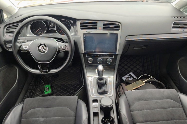 Volkswagen Golf 2018 car image #10