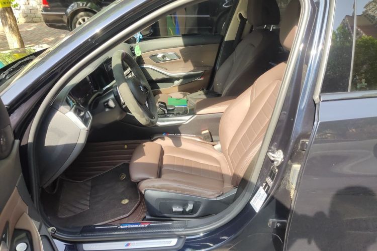 BMW 3 Series 2019 car image #19