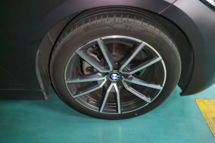BMW 3 Series 2020 car image #9
