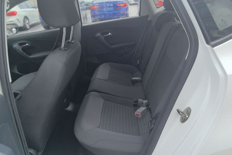 Volkswagen Polo 2018 car image #17