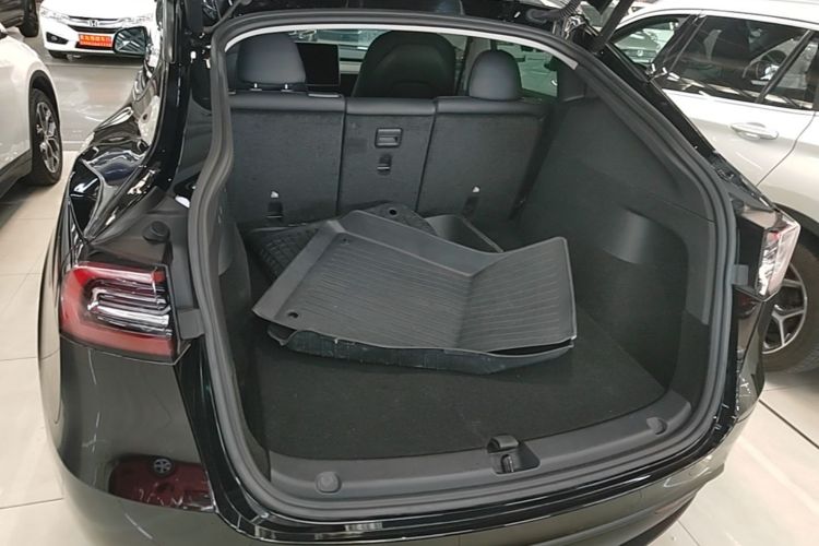 Tesla Model Y 2022 car image #21