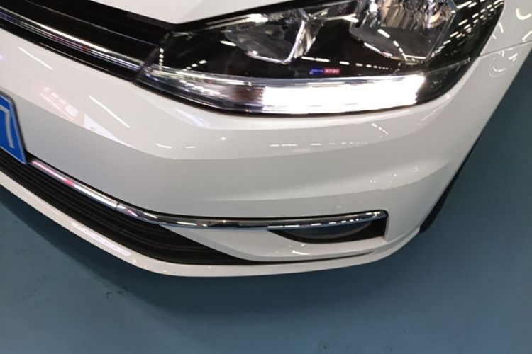 Volkswagen Golf 2019 car image #23