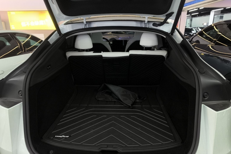 Tesla Model Y 2025 #19 Tesla Model Y 2025 immagine di auto #19