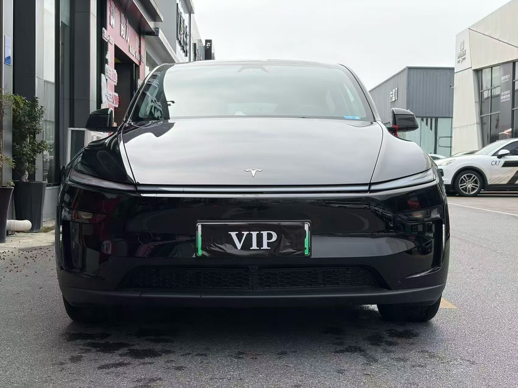 Tesla Model Y 2025 car image #2