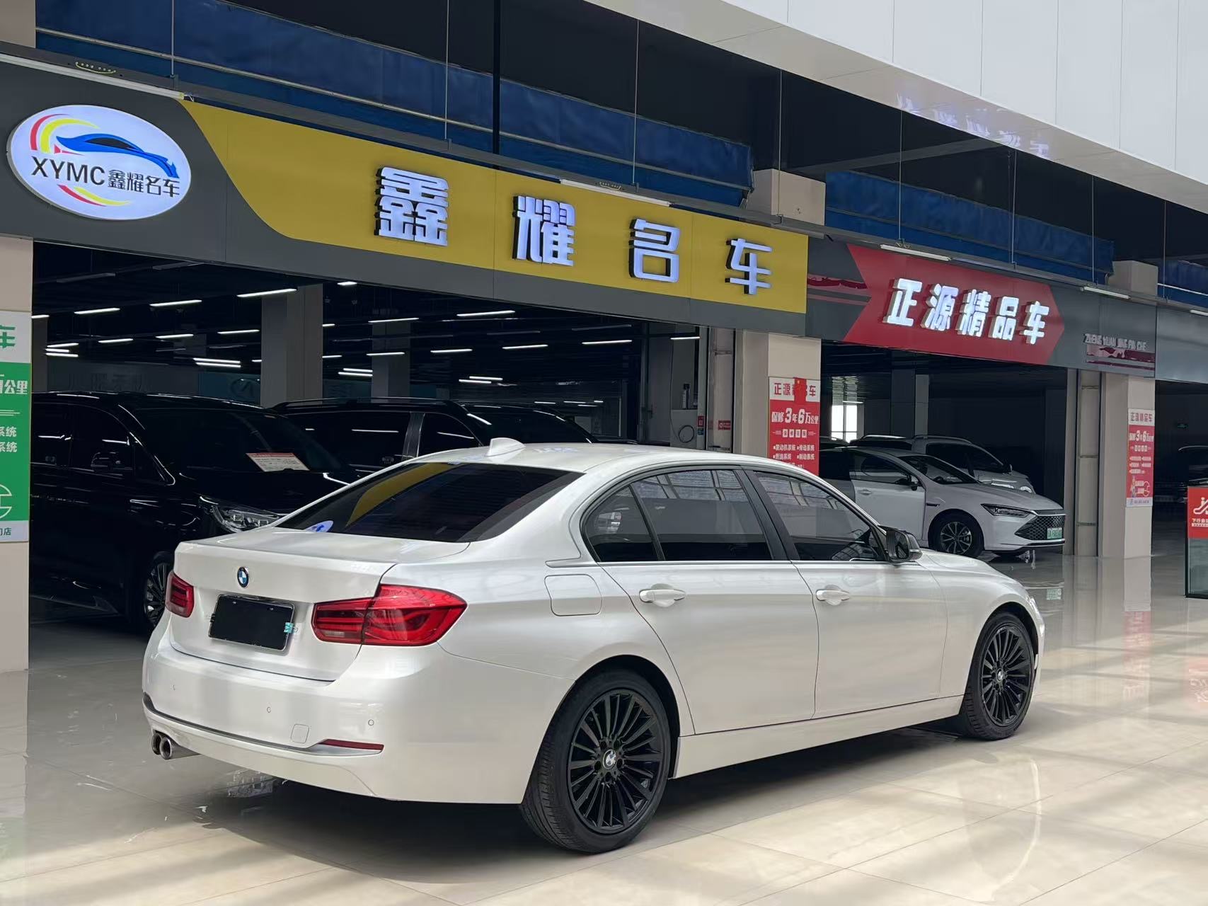 BMW 3 Series 2018 car image #9