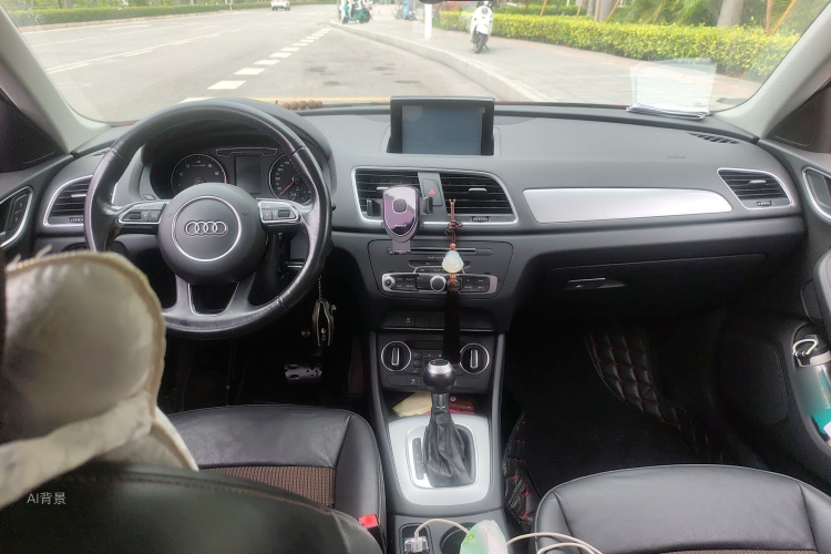 Audi Q3 2016 car image #11