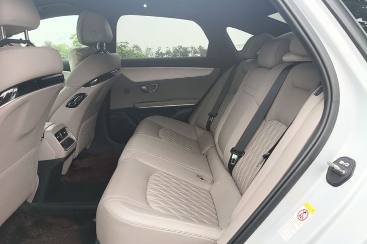 BYD Han 2024 immagine di auto #17