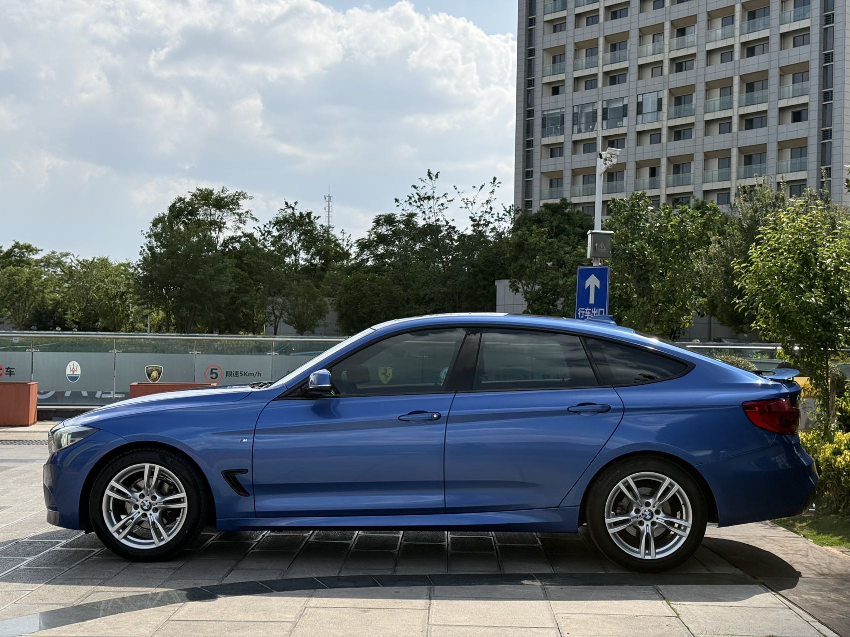 BMW 3 Series GT 2018 #9 BMW 3 Series GT 2018 car image #9