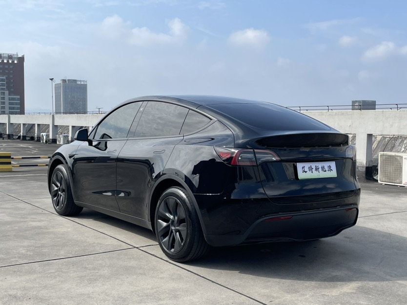 Tesla Model Y 2023 #4 Tesla Model Y 2023 car image #4