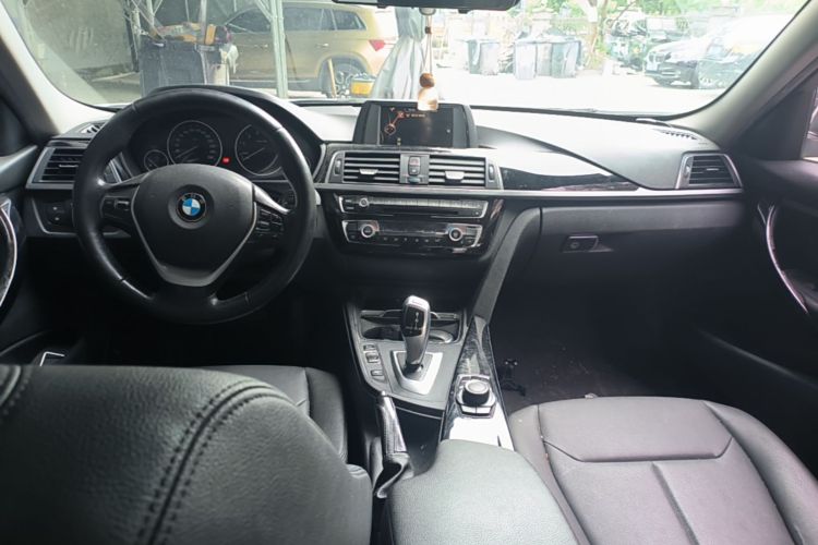 BMW 3 Series 2017 car image #10