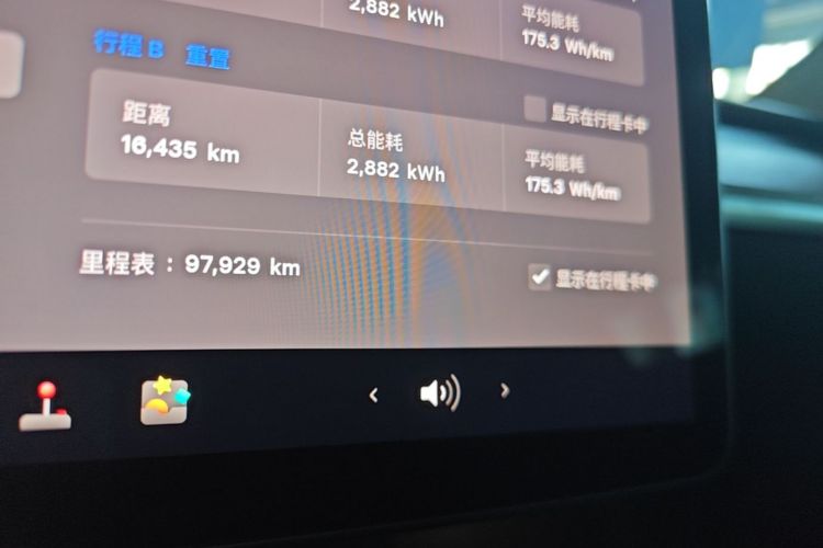 Tesla Model Y 2022 car image #12