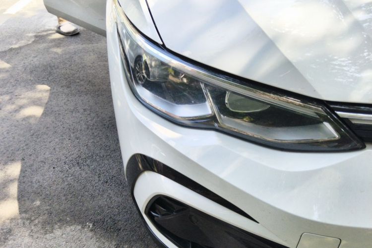 Volkswagen Golf 2023 car image #8