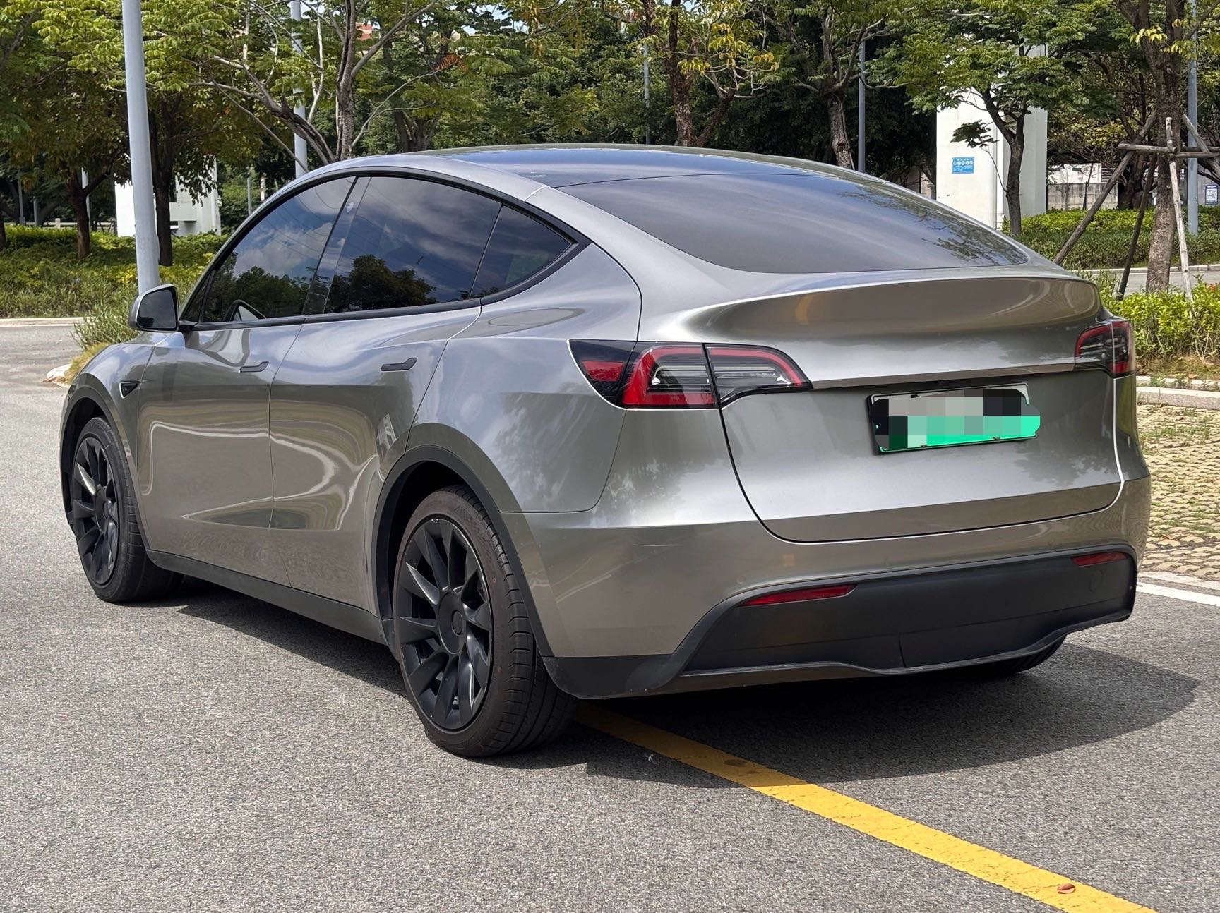 Tesla Model Y 2021 car image #6