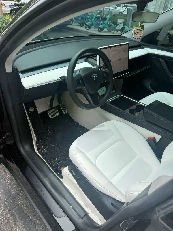 Tesla Model Y 2023 #2 Tesla Model Y 2023 car image #2