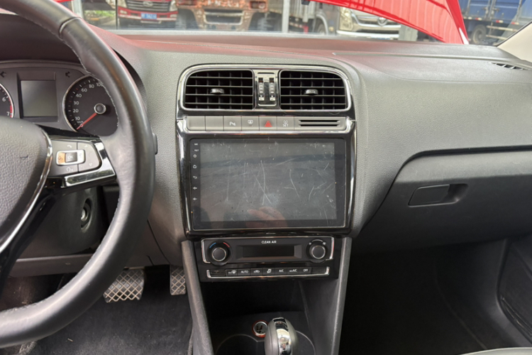 Volkswagen Polo 2018 car image #21