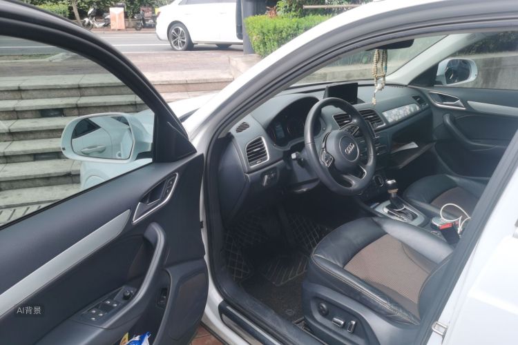 Audi Q3 2019 car image #18