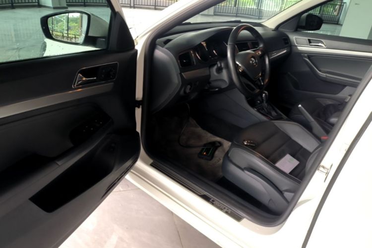 Volkswagen Lavida 2017 car image #16