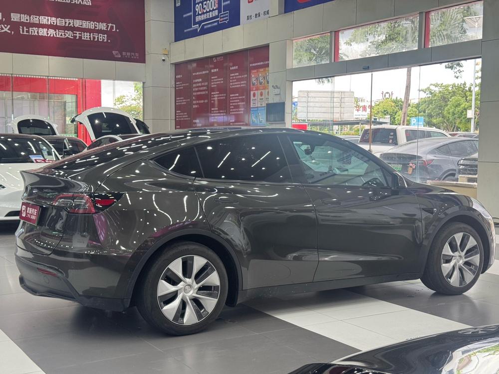 Tesla Model Y 2023 car image #6