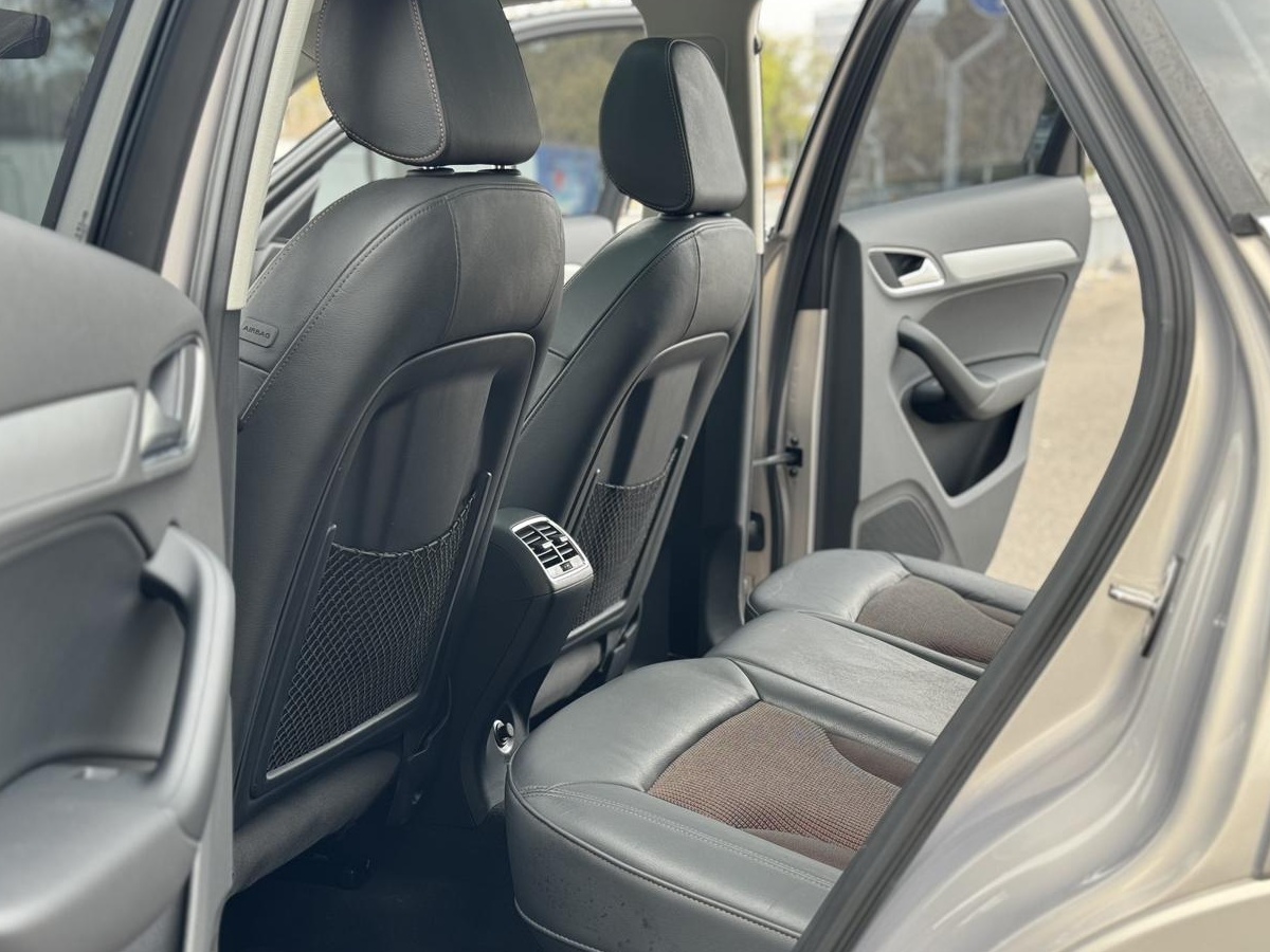 Audi Q3 2017 car image #6
