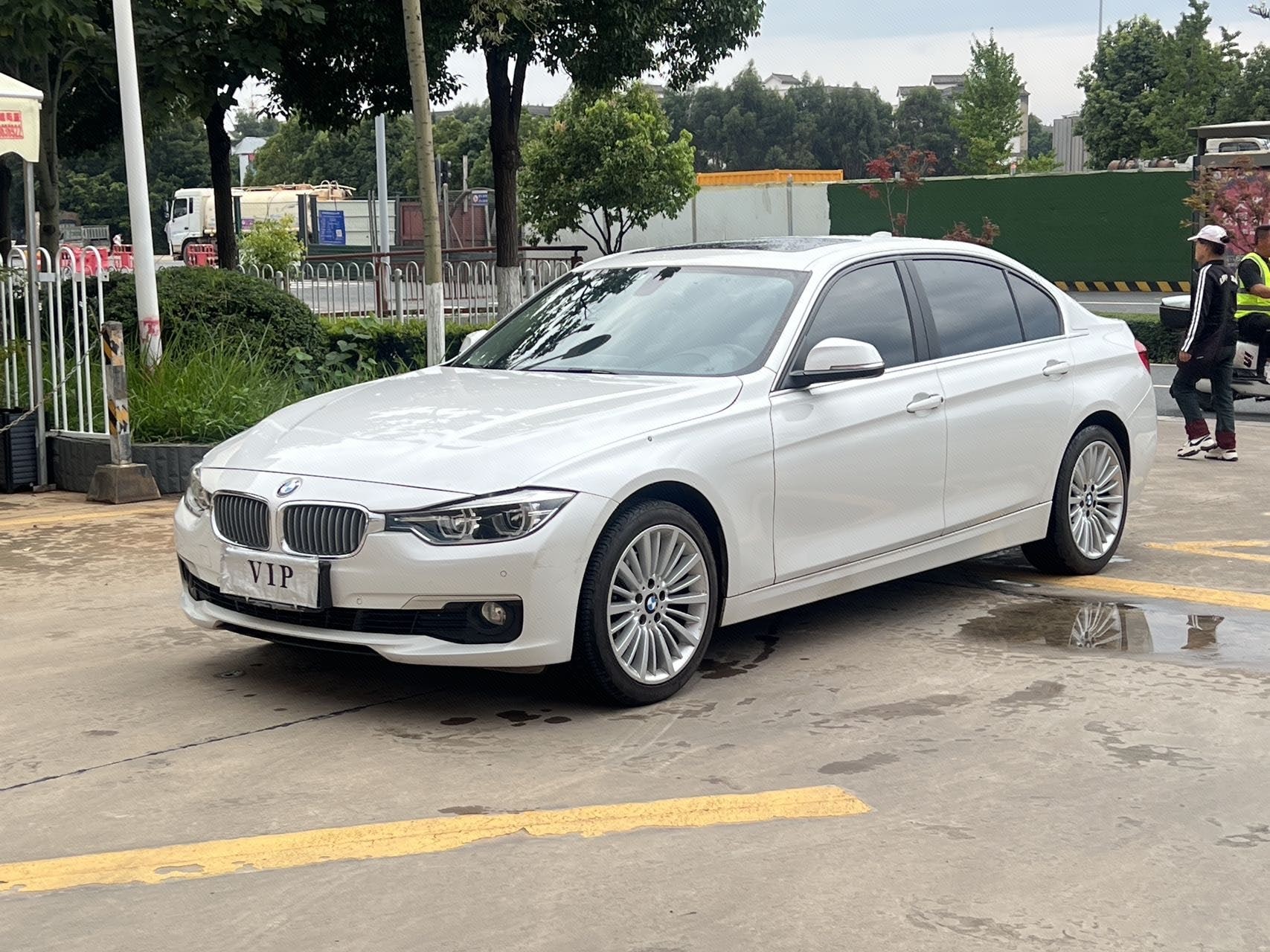 BMW 3 Series 2018 BMW 3 Series 2018 car image