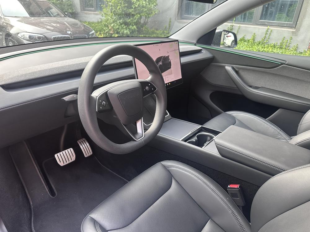 Tesla Model Y 2025 #9 Tesla Model Y 2025 car image #9