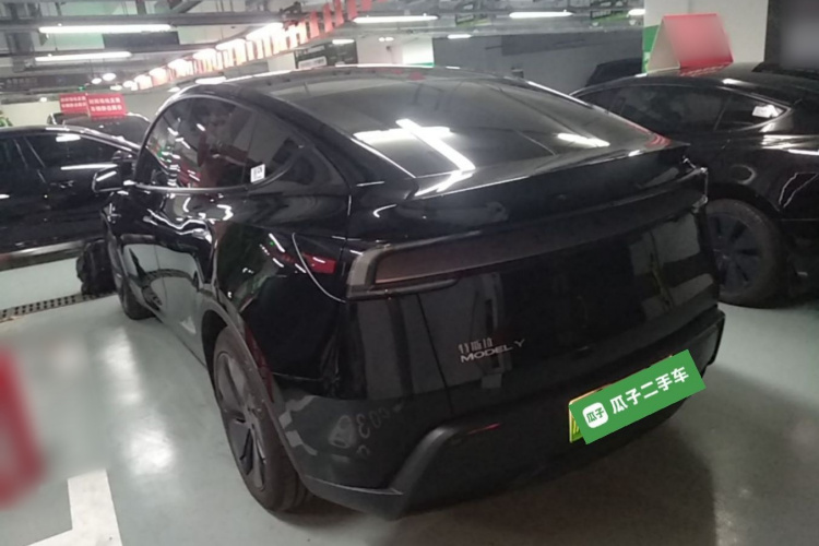 Tesla Model Y 2025 #7 Tesla Model Y 2025 image de voiture #7