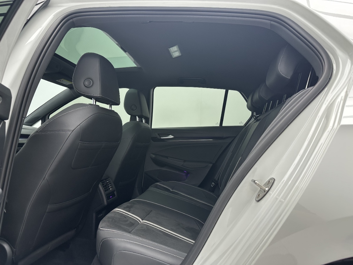 Volkswagen Golf 2022 car image #6