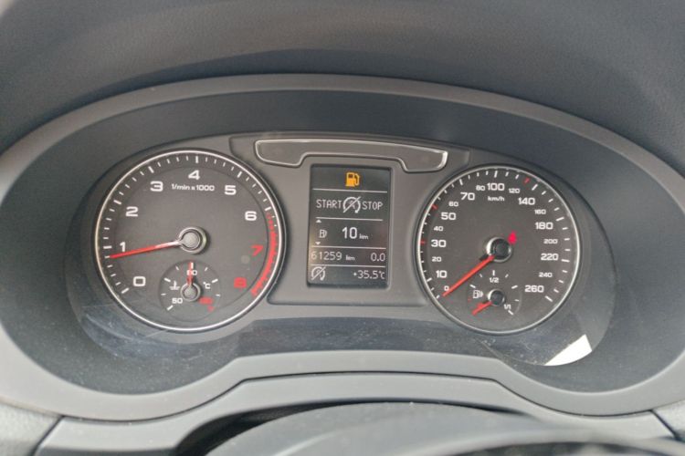 Audi Q3 2019 car image #12
