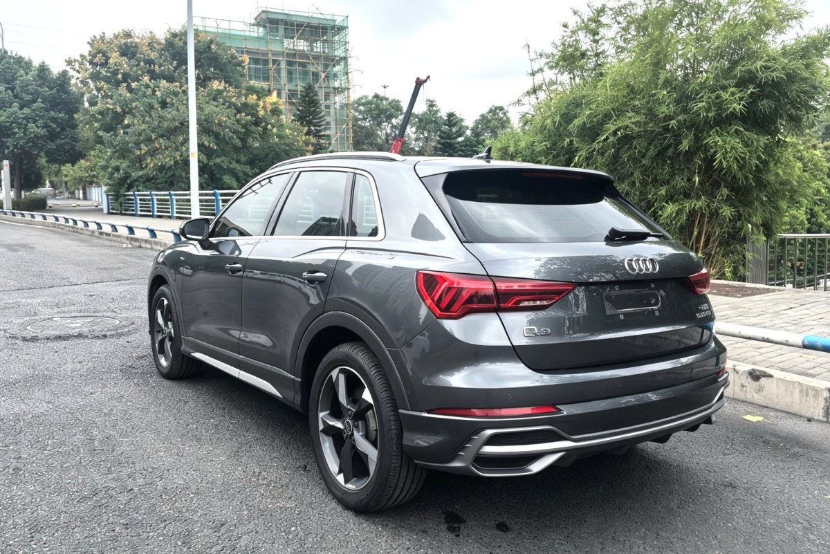 Audi Q3 2021 car image #2