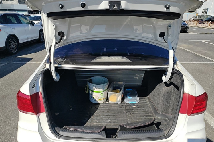 Volkswagen Santana 2017 car image #21