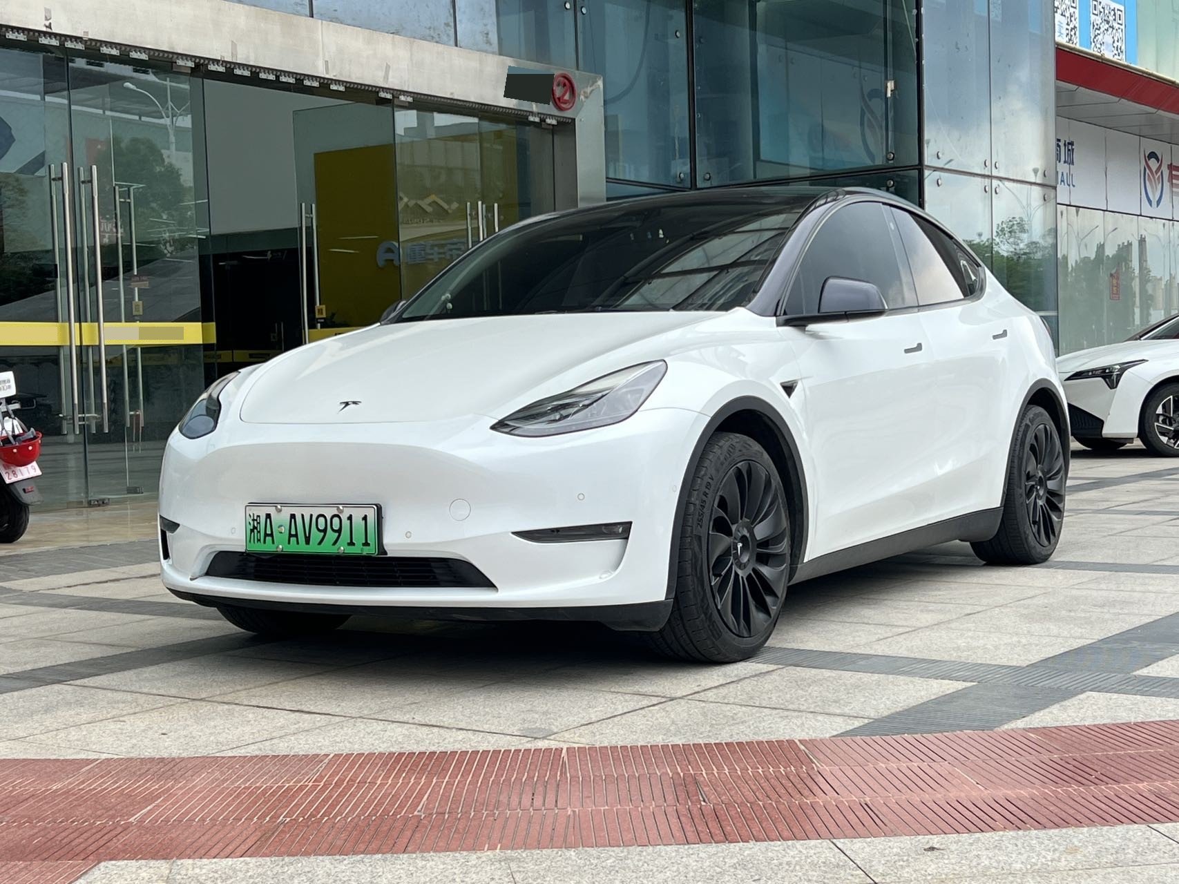 Tesla Model Y 2021 Tesla Model Y 2021 car image