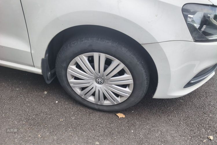 Volkswagen Polo 2016 car image #9