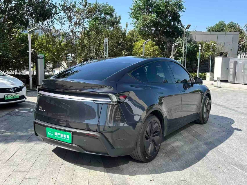 Tesla Model Y 2025 imagen de coche #9