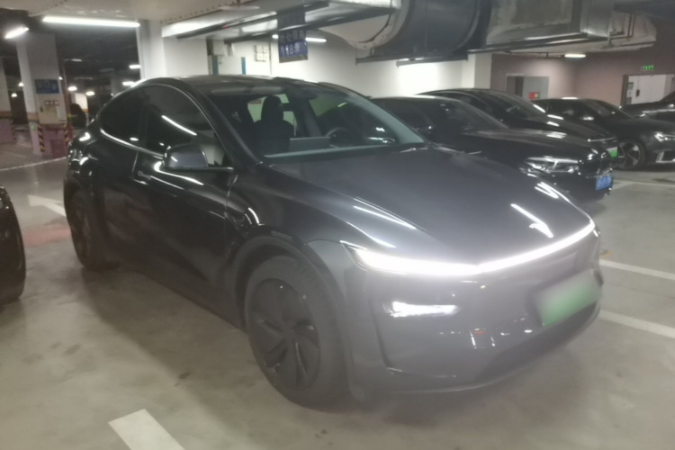 Tesla Model Y 2025 #4 Tesla Model Y 2025 immagine di auto #4