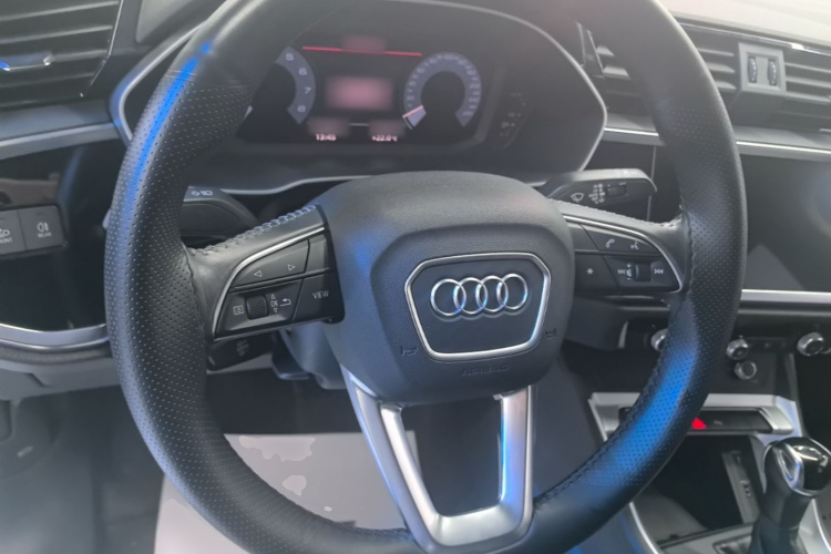 Audi Q3 2019 #11 Audi Q3 2019 car image #11