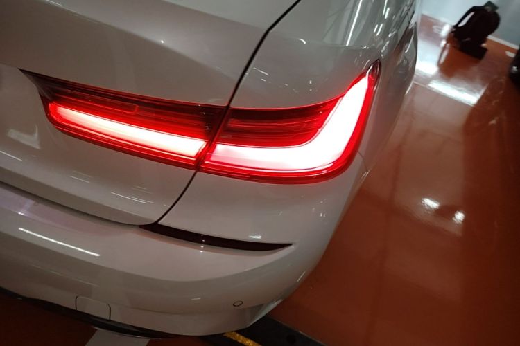BMW 3 Series 2021 #8 BMW 3 Series 2021 car image #8