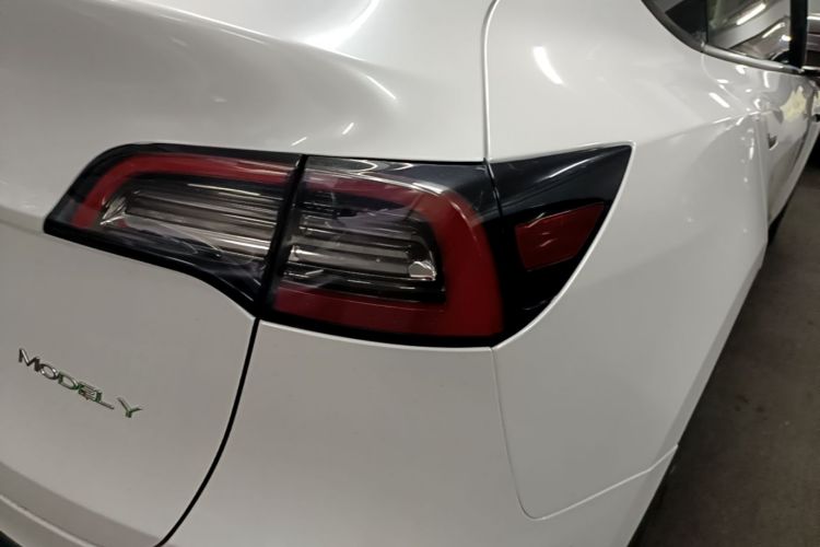 Tesla Model Y 2024 #8 Tesla Model Y 2024 car image #8