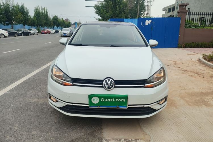 Volkswagen Golf 2018 car image #3