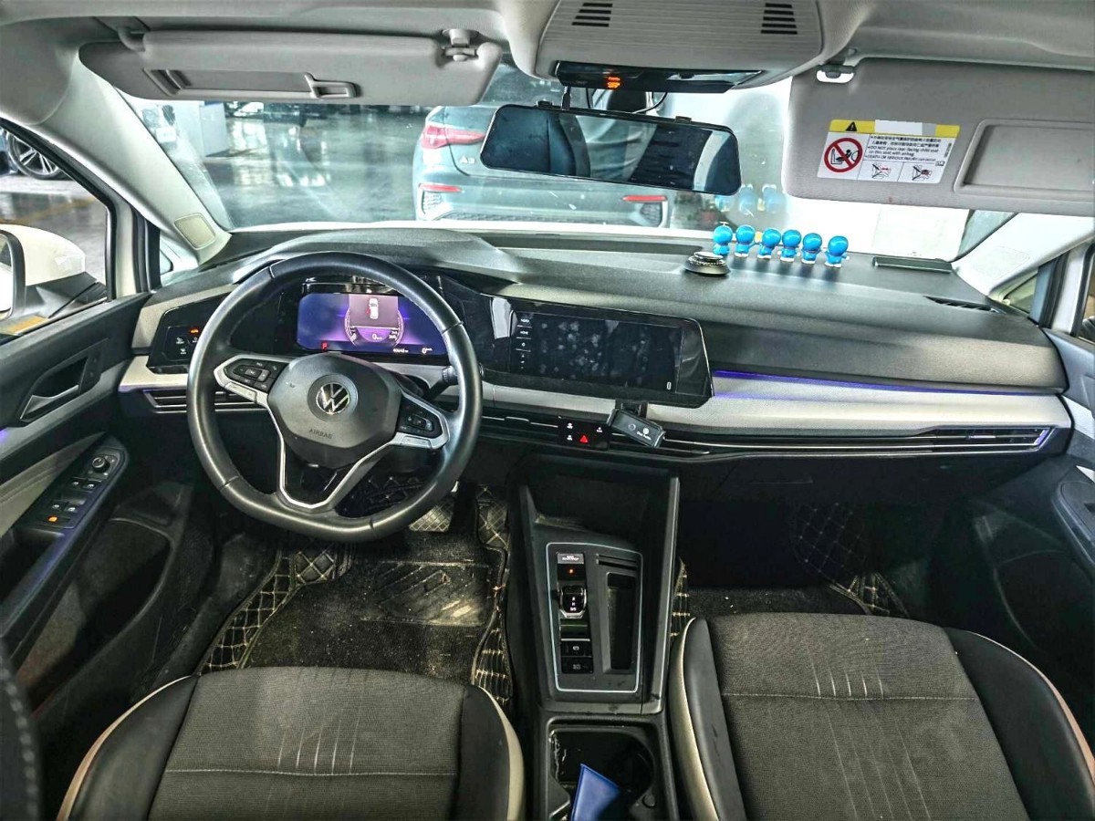 Volkswagen Golf 2024 car image #3