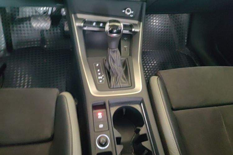 Audi Q3 2019 #14 Audi Q3 2019 car image #14