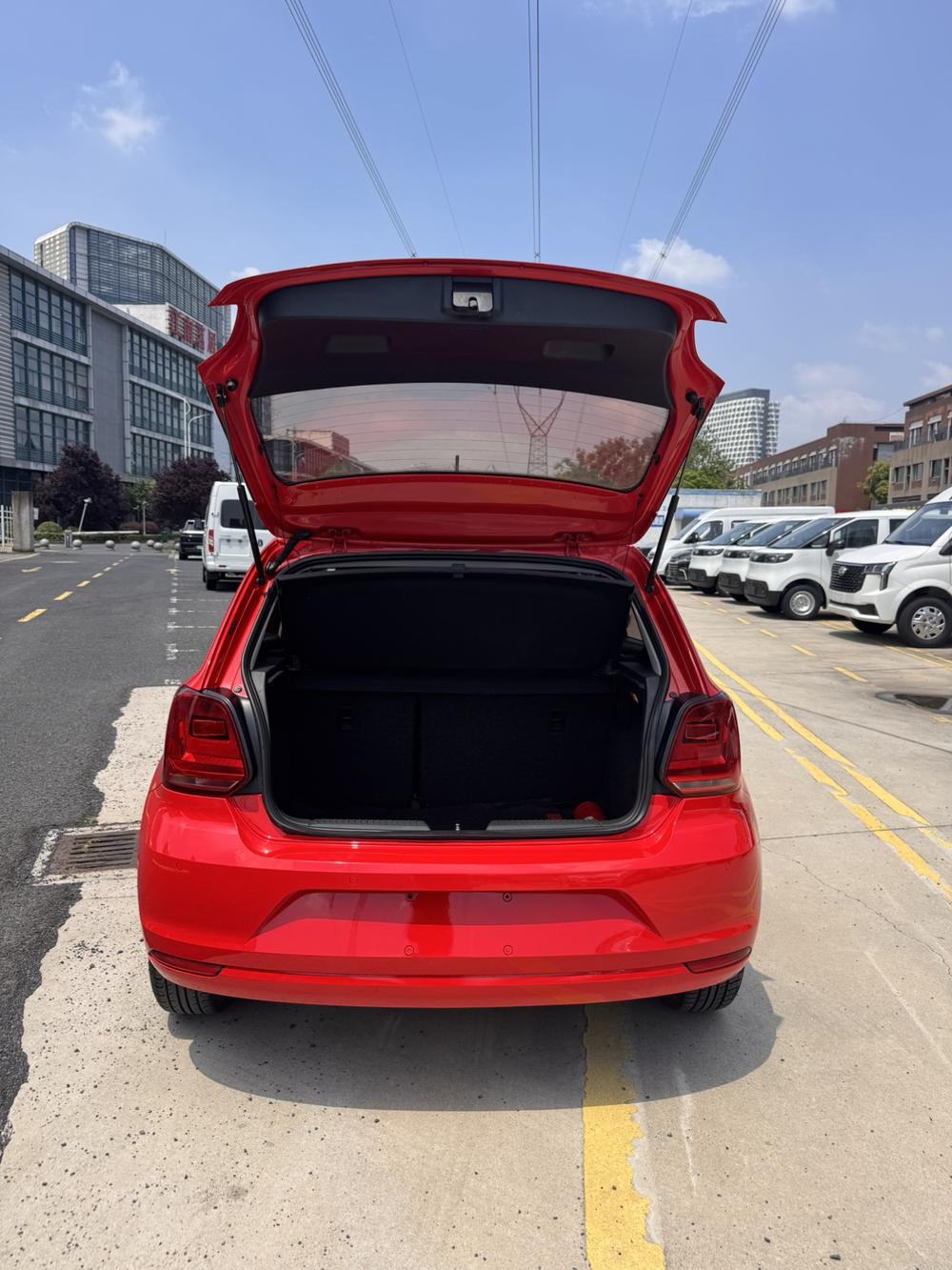 Volkswagen Polo 2014 car image #9