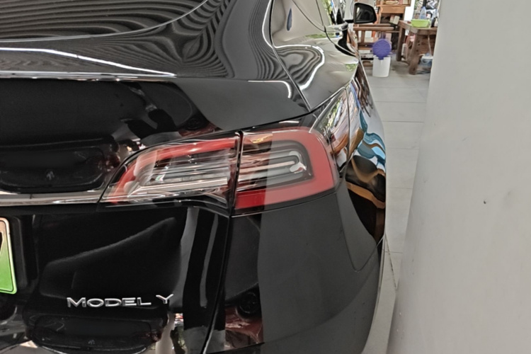 Tesla Model Y 2022 car image #8