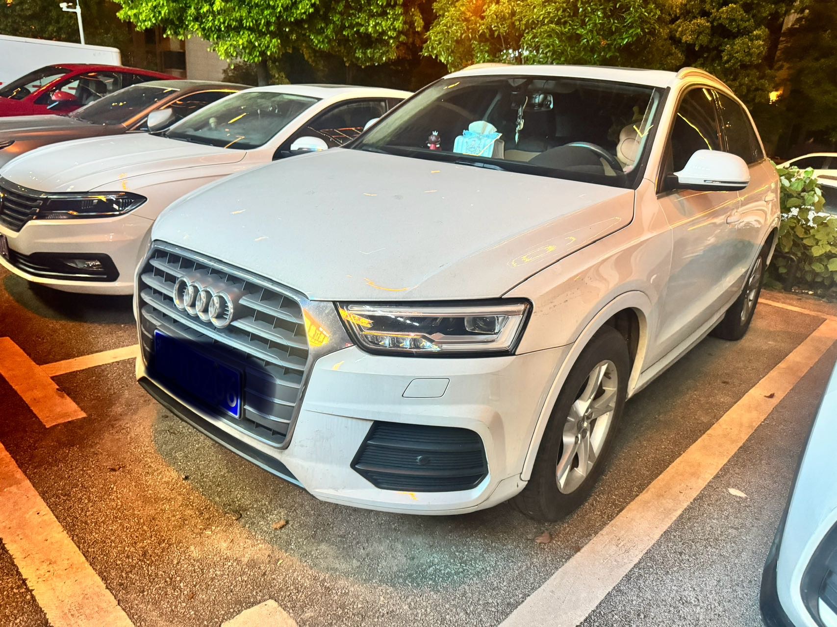 2019 immagine di auto 