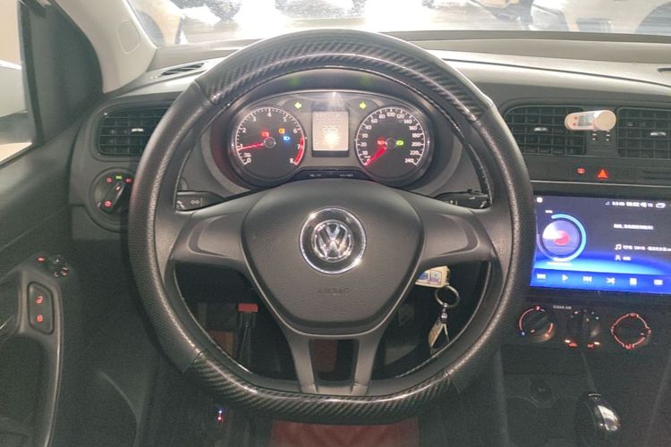 Volkswagen Polo 2017 car image #11