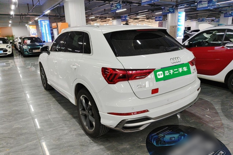 Audi Q3 2021 car image #5