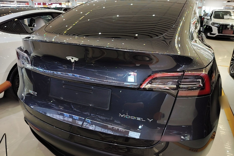 Tesla Model Y 2024 #6 Tesla Model Y 2024 car image #6
