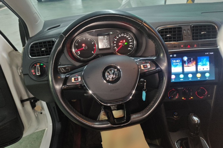Volkswagen Polo 2019 car image #15