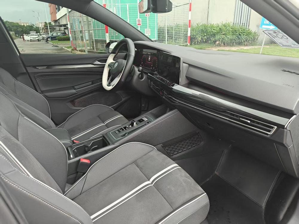 Volkswagen Golf 2024 car image #7